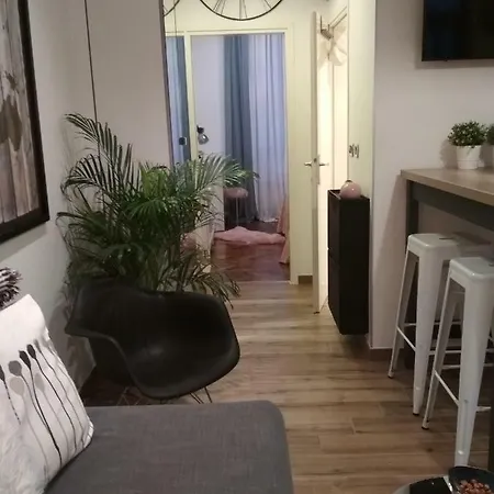Arena Design App With Free Private Parking And With A Terrace * 풀라